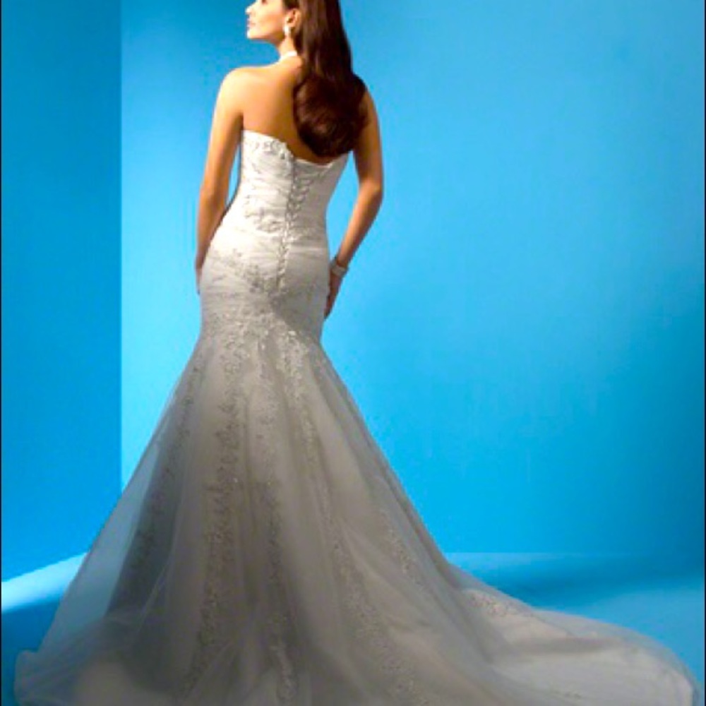 Wedding Dress Alfred Angelo Size fits 2-4